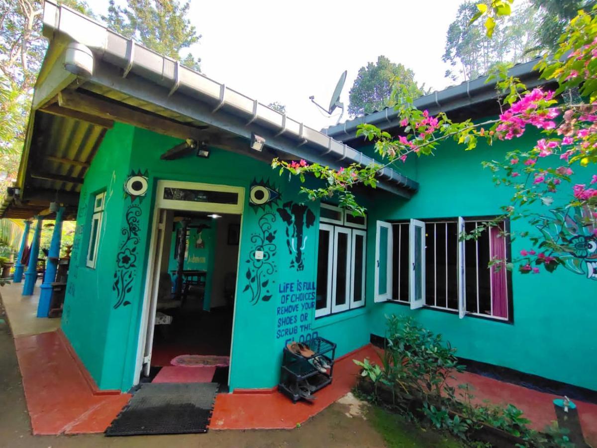 אלה The 1964 Holiday Bungalow מראה חיצוני תמונה